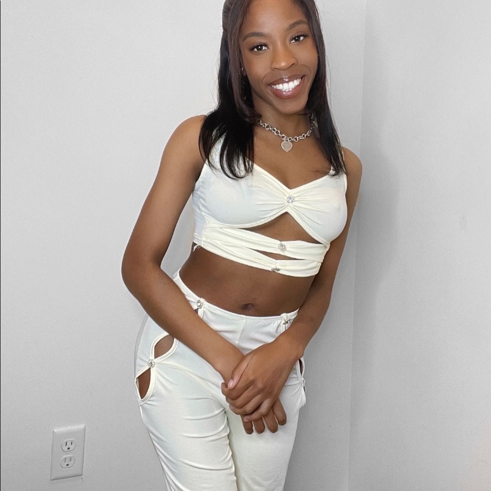 Two piece set - Picture 2 of 2
